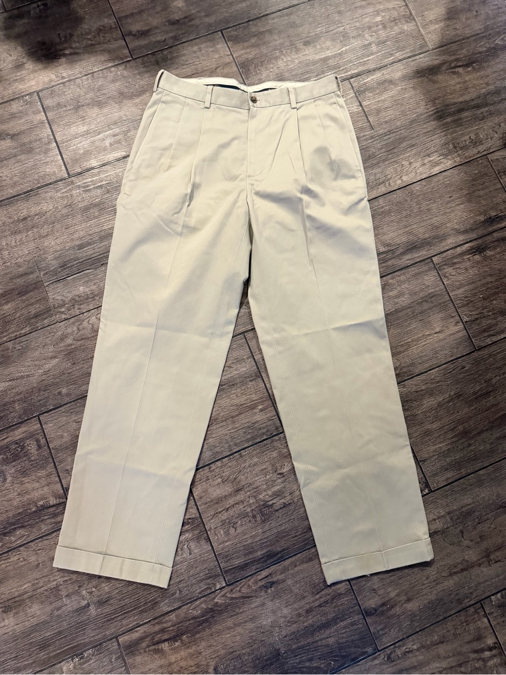 BROOKS BROTHERS
Advantage Chino Elliot Fit
Dress Khaki Pants 34/32 Light
Tan